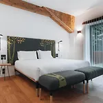 Indrani Nocleg ze śniadaniem 4*