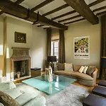 Indrani Bed & Breakfast 4*