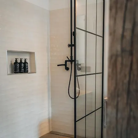 Indrani Bed & Breakfast 4*