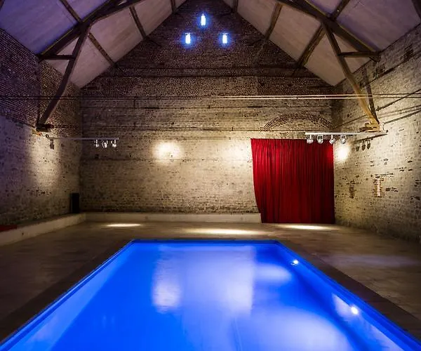 Indrani Bed & Breakfast 4*